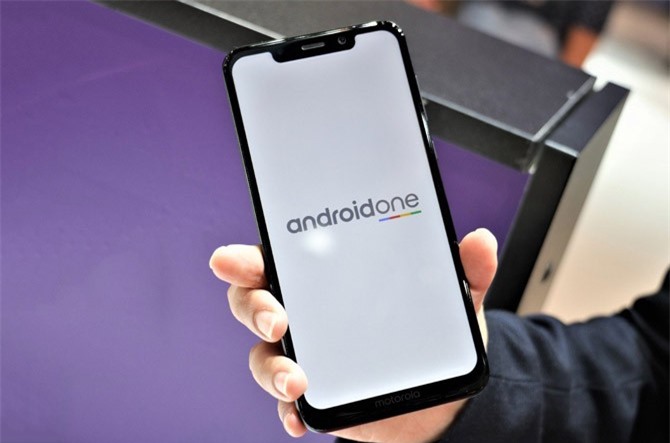 Chi tiết smartphone chip S835, chống nước, chạy Android One