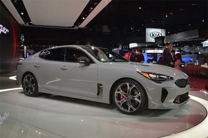 5. Kia Stinger 2019 (giá khởi điểm: 32.900 USD).