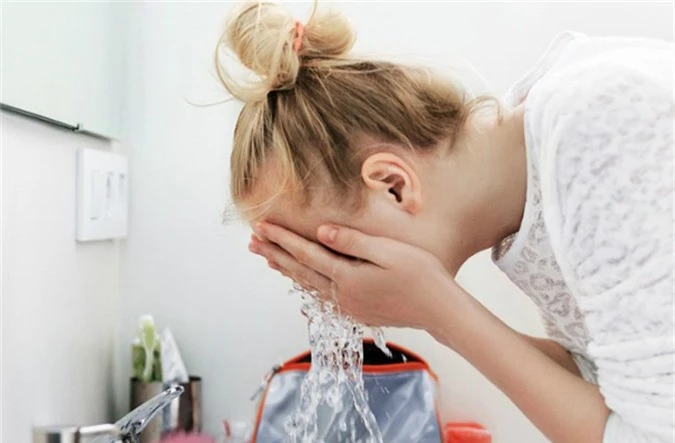 6 điều cần ghi nhớ khi rửa mặt để da ngày một căng mịn - 3