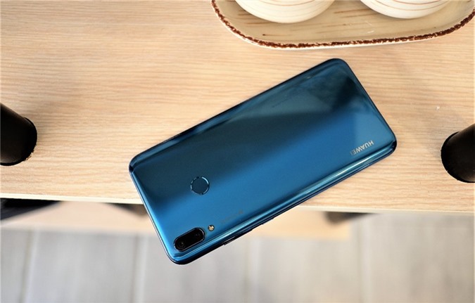 Ảnh chi tiết Huawei Y9 2019: Smartphone 4 camera A.I, pin 4.000 mAh, giá 5,49 triệu tại Việt Nam