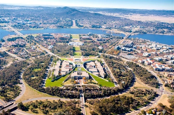 3. Thành phố Canberra, Australia.