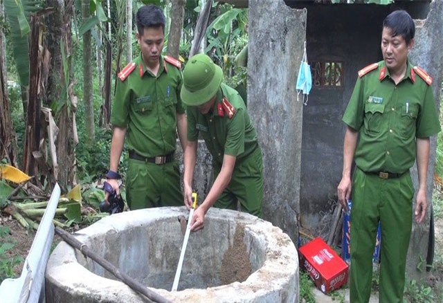 Cháu bé 2 tuổi bị ném xuống giếng tử vong