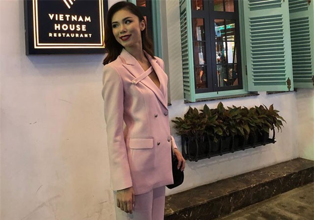 Hoa hậu Nhật Bản dạo phố đi bộ, phát hiện "đặc sản" này ở Sài Gòn