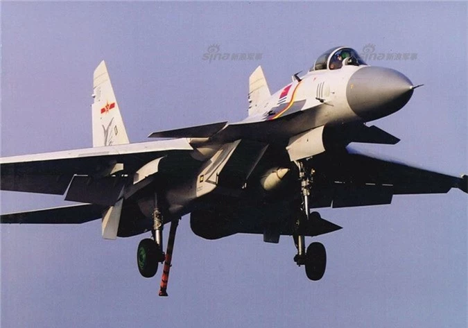 Lộ ảnh tiêm kích J-15 Trung Quốc khai hoả tên lửa không-đối-không PL12 - ảnh 6