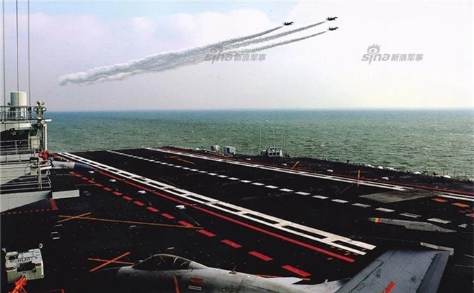 Lộ ảnh tiêm kích J-15 Trung Quốc khai hoả tên lửa không-đối-không PL12 - ảnh 8