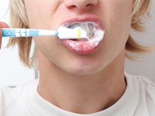 5 thói quen xấu khi đánh răng khiến hàm răng chẳng mấy mà hư hỏng