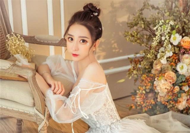 'Bồ xấu nhất' của Trần Quán Hy lột xác, yêu toàn đại gia