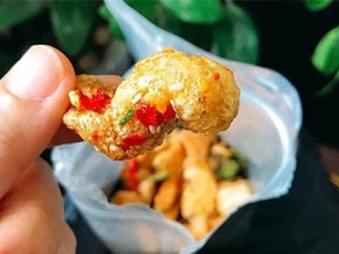 Từ thực phẩm giá rẻ như cho thành món ăn vặt đắt đỏ, hút khách Hà thành