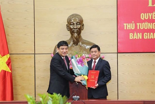 Trao quyết định của Bộ Chính trị, Thủ tướng Chính phủ về công tác cán bộ