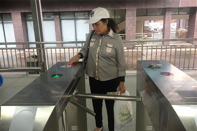 Hà Nội chính thức sử dụng vé điện tử tại xe bus nhanh BRT