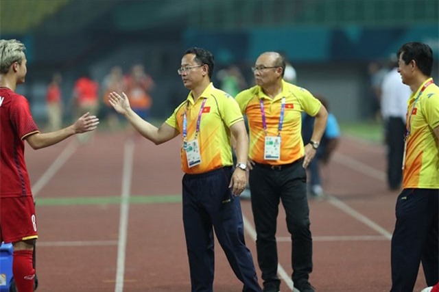 VFF tìm được trợ lý mới cho thầy Park, tiết lộ lý do gây "sốc" về việc ông Lê Huy Khoa bị chấm dứt hợp đồng