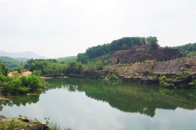 Thủ phủ đá đỏ Quỳ Châu: Vốc một nắm đất cũng gặp đá quý