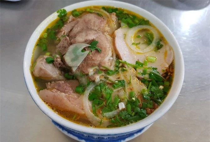 Bún giò heo.