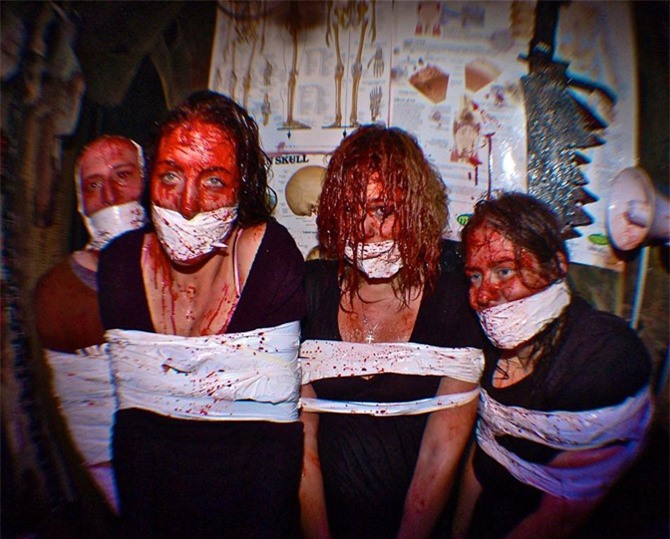 Bên trong ngôi nhà ma đáng sợ nhất thế giới, chưa ai dám đi hết