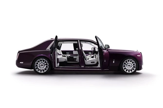 1. Rolls-Royce Phantom EWB Sedan 2018 (giá: 492.425 USD).