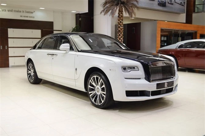 2. Rolls-Royce Ghost EWB Sedan 2018 (giá: 345.900 USD).