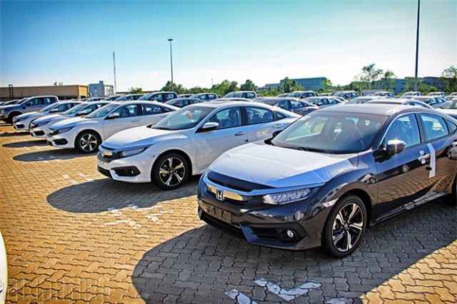 Lượng ôtô nhập khẩu về Việt tăng đột biến, giá chưa tới 500 triệu