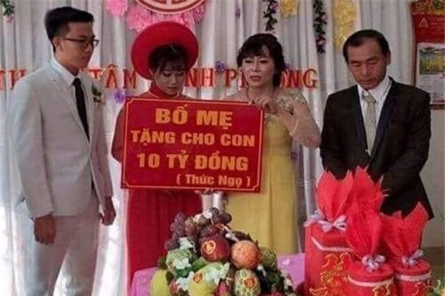 Đám cưới trao 10 tỷ đồng, cô dâu đeo vàng kín cổ 'gây bão' mạng