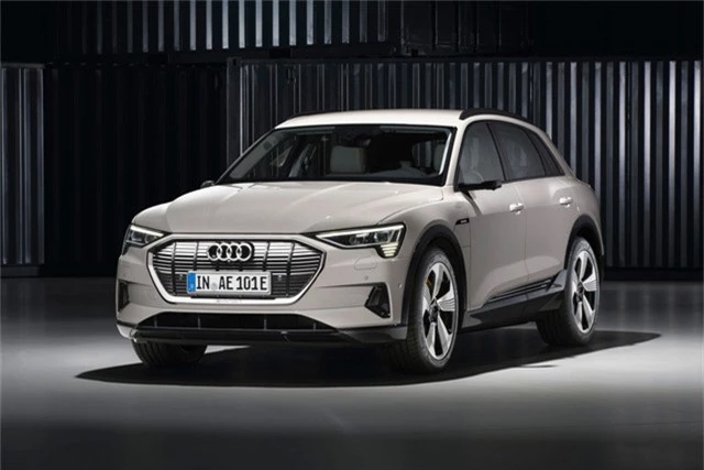  e-tron là mẫu xe chạy điện được sản xuất đại trà đầu tiên của Audi. 