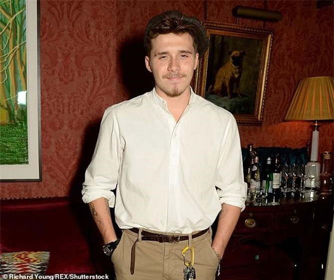 Bị dân mạng Trung Quốc 'ném đá', con trai Beckham khóa trang cá nhân