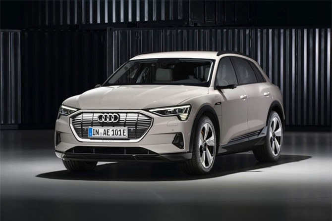 Audi t&#x1ED5;ng t&#x1EA5;n c&#xF4;ng ph&#xE2;n kh&#xFA;c xe ch&#x1EA1;y &#x111;i&#x1EC7;n