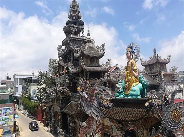 Chuyện về ngôi chùa 've chai' giữ nhiều kỷ lục ở Đà Lạt