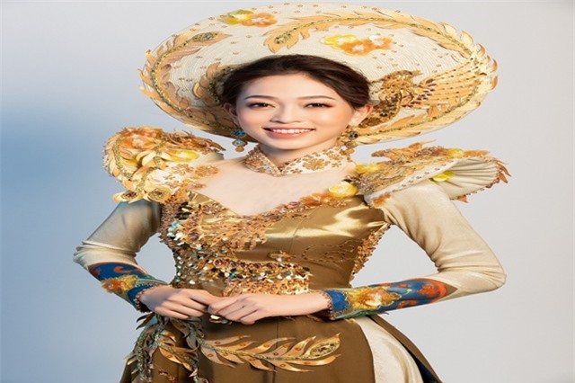 Phương Nga mặc áo dài chim phụng tại Miss Grand