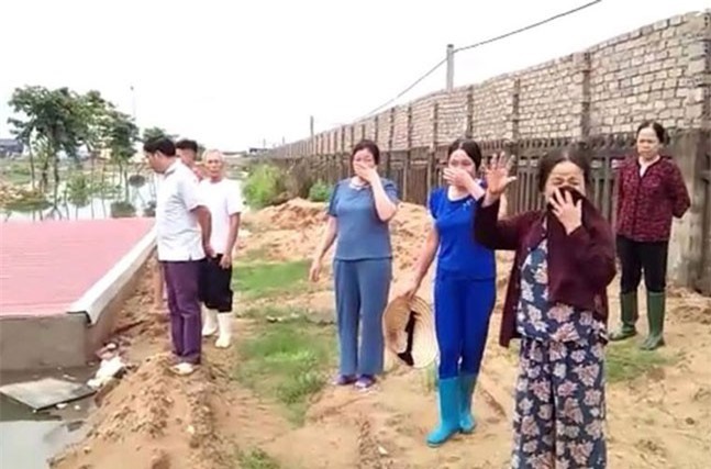 Khu n&#x1B0;&#x1EDB;c th&#x1EA3;i Cty &#x110;&#x1EA7;u t&#x1B0; Du l&#x1ECB;ch H&#x1EA3;i Ti&#x1EBF;n tr&#xE0;n ra m&#xF4;i tr&#x1B0;&#x1EDD;ng