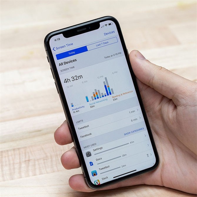 Hơn một nửa iPhone, iPad toàn cầu đã lên iOS 12 dù nhiều lỗi