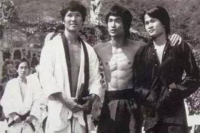 Xót xa cuộc đời tài năng bạc mệnh của ông hoàng phim Cương Thi