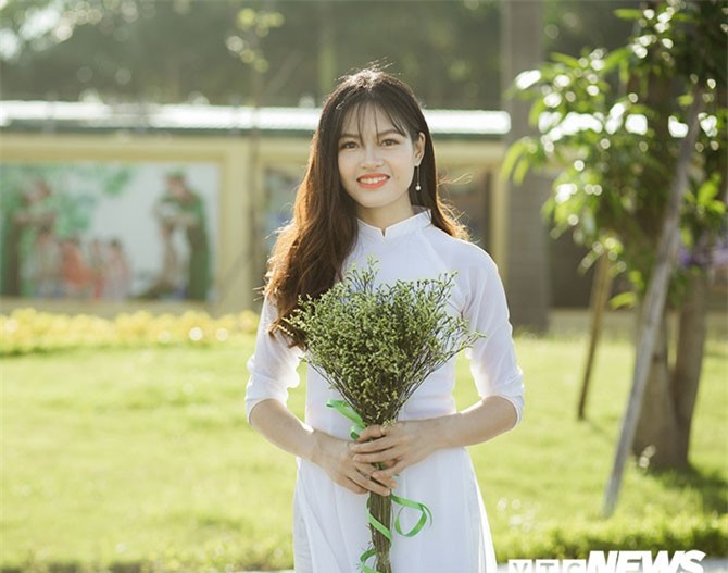 Vẻ đẹp rạng ngời của nữ ‘thủ khoa kép’ HV Cảnh sát nhân dân