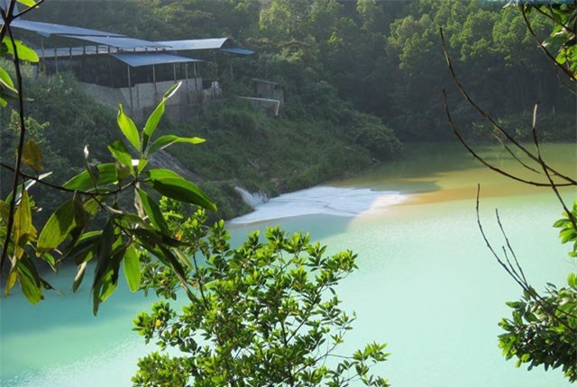 Chủ tịch xã Dương Huy nói xả thải của công ty Kim loại “kinh khủng thật”