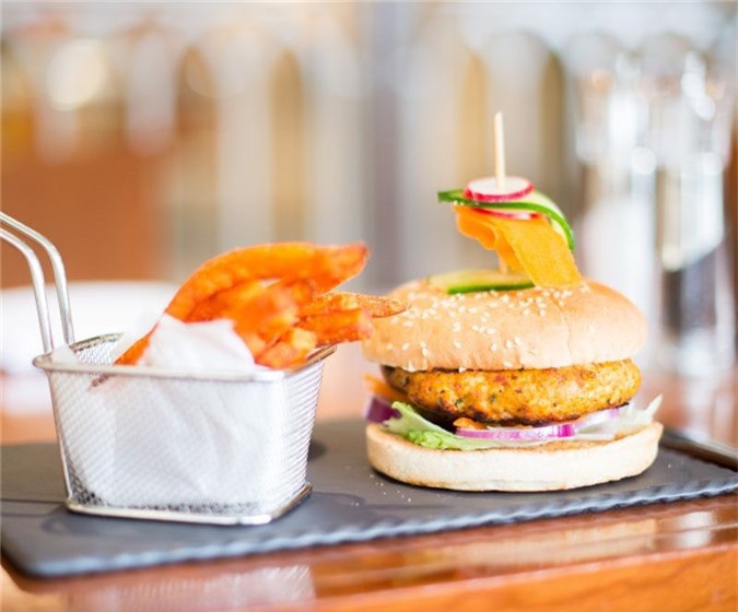 Những thực phẩm là “kẻ thù” của làn da