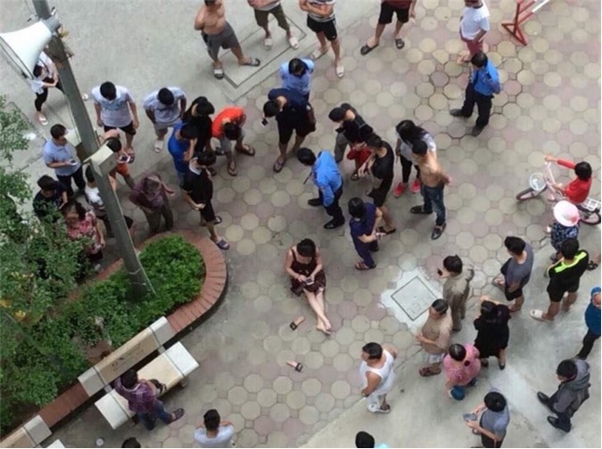 Truy tìm kẻ nghi bắn vợ bị thương ở Hà Nội