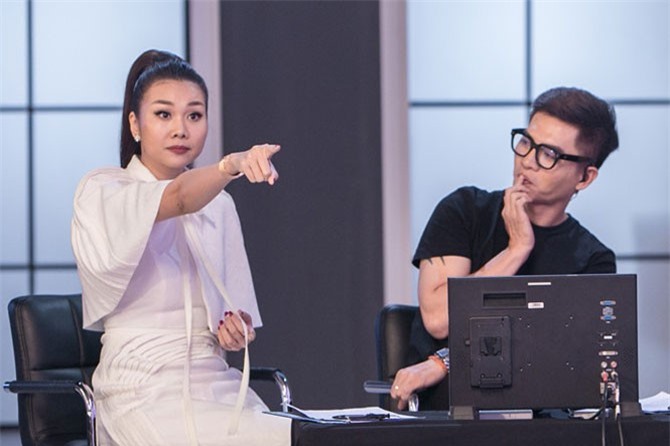 Thanh Hằng 'hét ra lửa' trước chị gái song sinh của Nam Em