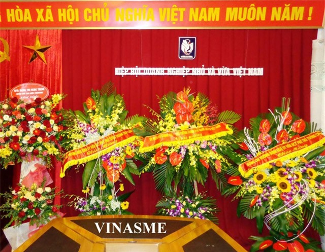 Thủ tướng Chính phủ Nguyễn Xuân Phúc gửi lẵng hoa chúc mừng Hiệp hội DNNVV Việt Nam nhân Ngày Doanh nhân Việt Nam 13/10