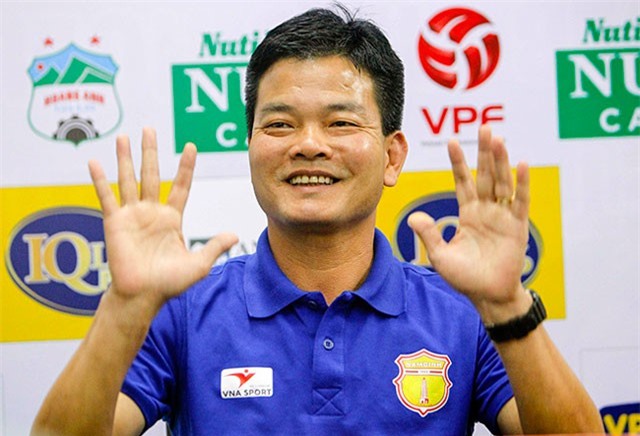 HLV 2 đội đá play-off nói gì trước trận đấu sống còn?