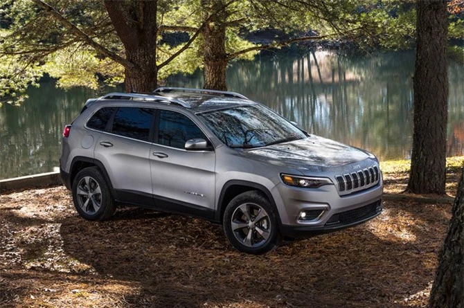 5. Jeep Cherokee 2019 (giá khởi điểm: 24.195 USD).