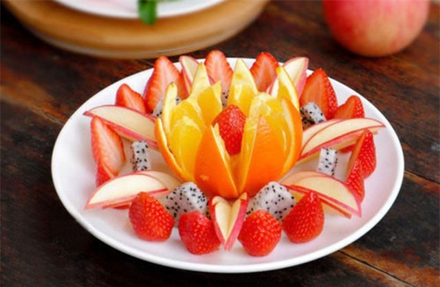 Clip: Muốn gọt hoa quả vừa đẹp lại nhanh thì học ngay cách này