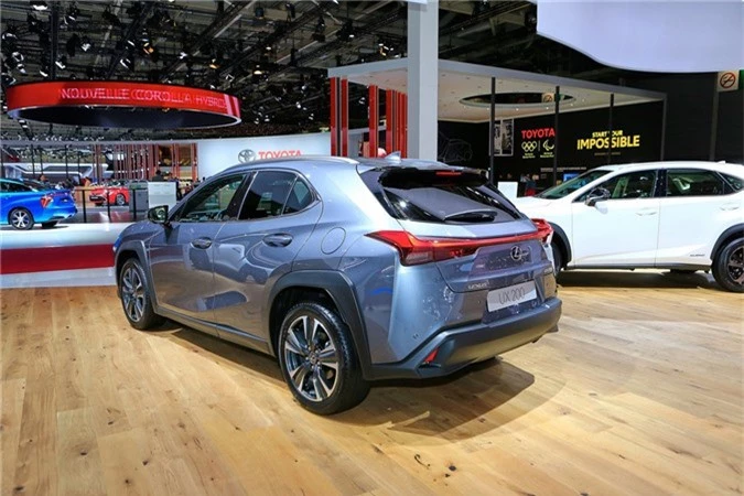 Crossover Lexus UX hoan toan moi xuat hien o Paris Motor Show hinh anh 2