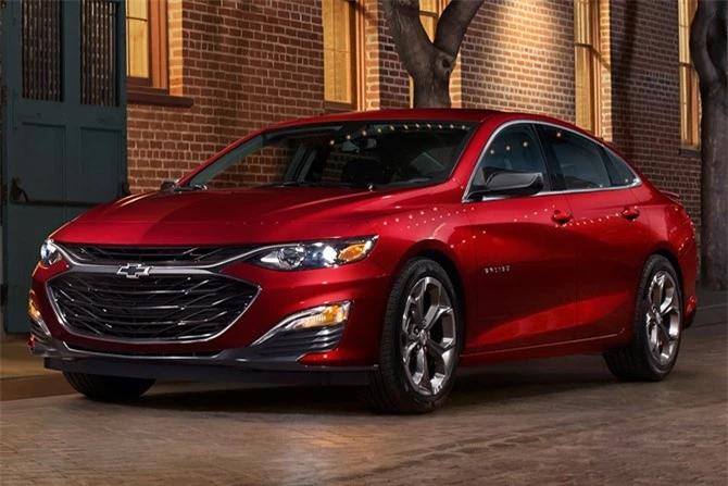 1. Chevrolet Malibu 2019 (giá khởi điểm: 22.090 USD).