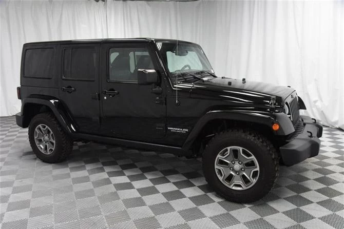 1, 2. Jeep Wrangler và Jeep Wrangler Unlimited. Sau 5 năm sử dụng, cả 2 chỉ mất giá 27,3%.