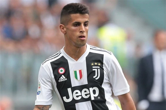 Hậu vệ phải: Joao Cancelo (Juventus).