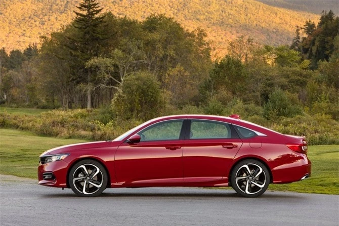 3. Honda Accord 2019 (chưa công bố giá).