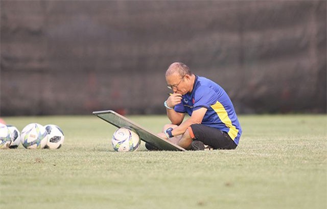 Tuyển Việt Nam: Gánh nặng nào trên vai thầy Park?