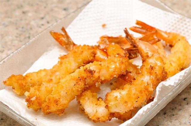 Tôm chiên xù làm theo cách này sẽ giòn rụm ăn mãi mà không chán