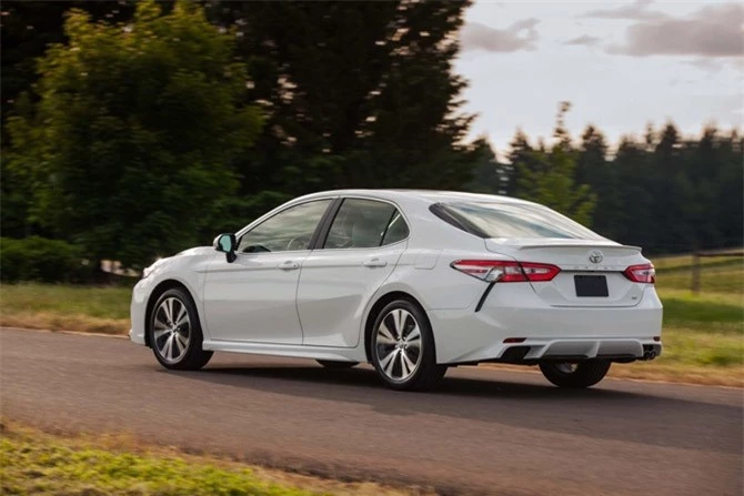 9. Toyota Camry 2019 (giá khởi điểm: 23.845 USD).