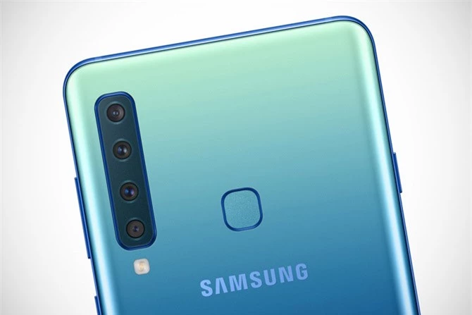 Điểm nhấn đáng chú ý nhất của Samsung Galaxy A9 2018 là việc nó được trang bị 4 camera sau 24 MP, khẩu độ f/1.7, 8 MP, f/2.4, 10 MP, f/2.4 và 5 MP, f/2.2. 