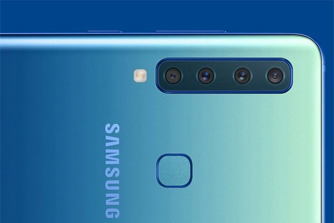 Trong đó, cảm biến 24 MP sử dụng để chụp ảnh thông thường, cảm biến 8 MP chụp ảnh góc rộng 120 độ. Cảm biến 10 MP cho phép zoom quang 2x. Cảm biến 5 MP có chức năng đo độ sâu trường ảnh, chụp ảnh xóa phông. 4 camera sau của Samsung Galaxy A9 2018 được trang bị đèn flash LED, quay video 4K. 