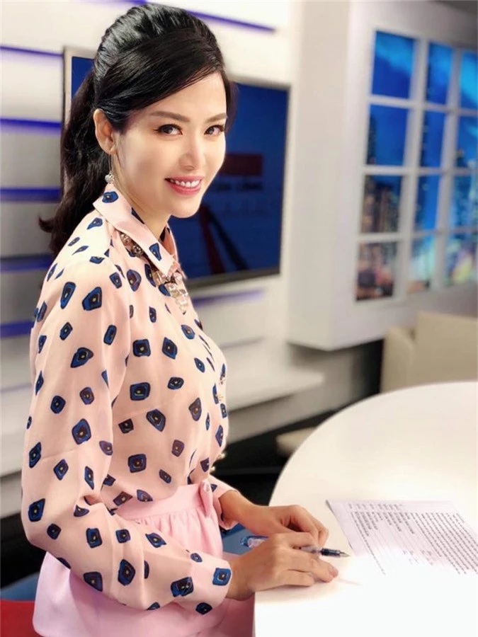 tuoi 42, hh thu thuy van xinh dep hut mat voi gu thoi trang thanh lich hinh anh 6